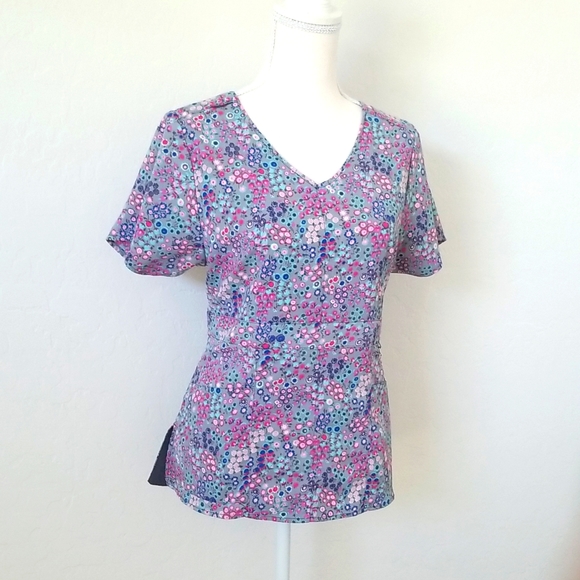 VERA BRADLEY Floral Scrub Top - Picture 2 of 7